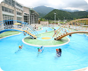 屋外流水プール期間限定